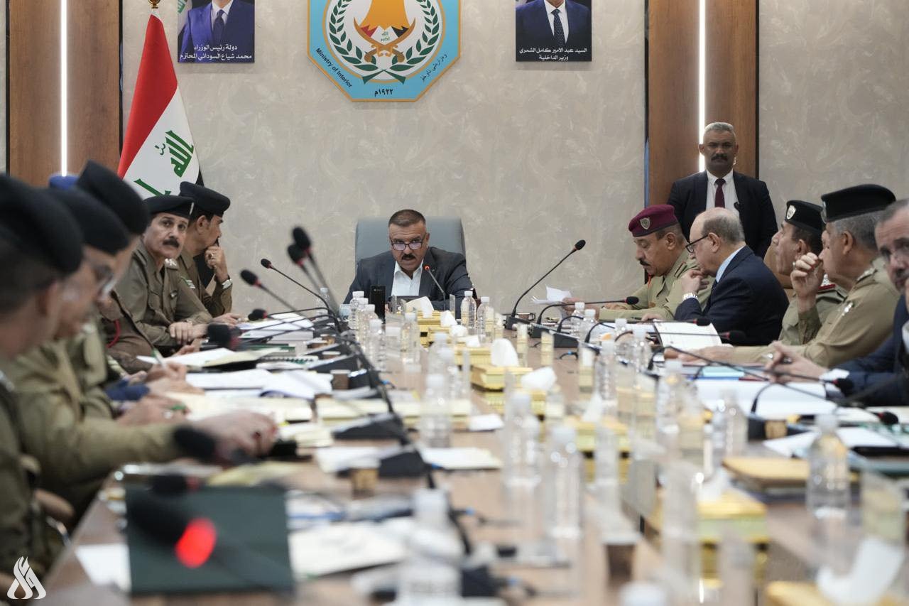وزير الداخلية يوجه بتشكيل 16 لجنة لتطبيق نظام الأمن المناطقي في جميع المحافظات