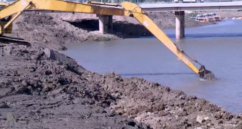 الموارد المائية تباشر كري نهر الغراف لتحسين جريان المياه في ذي قار