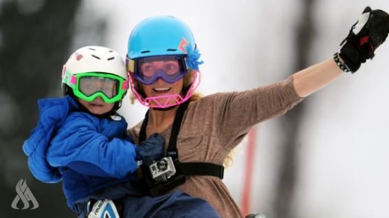 لأول مرة في التاريخ.. أم وابنها يتنافسان في دورة أولمبية شتوية واحدة