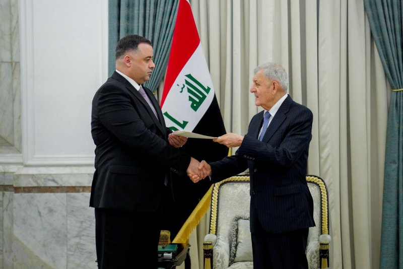 رئيس الجمهورية يسلّم أمين بغداد ومحافظ صلاح الدين المرسومَين الجمهوريَين الخاصَين بتعيينهما